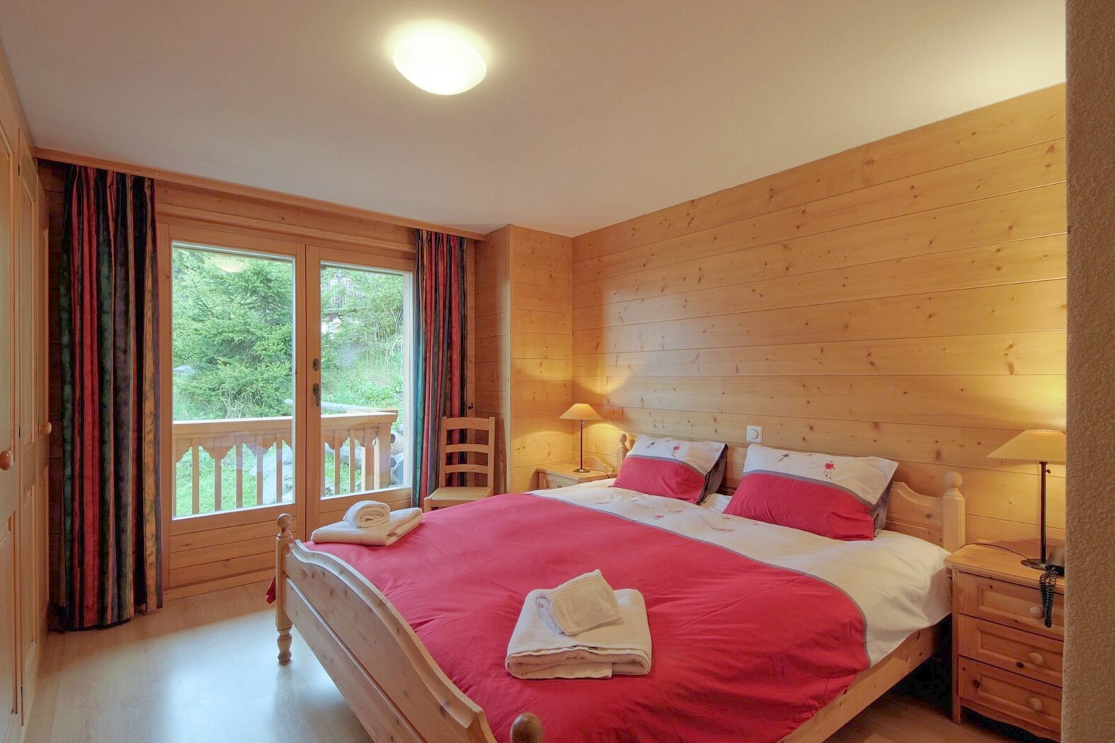 Master bedroom Master bedroom