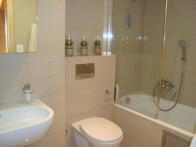 WC mit Badezimmer WC mit Badezimmer