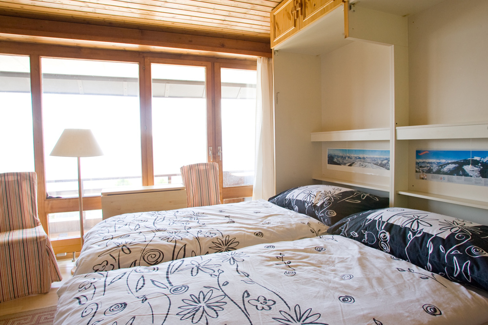 Schrankklappbett mit zwei Matratzen Schrankklappbett mit zwei Matratzen