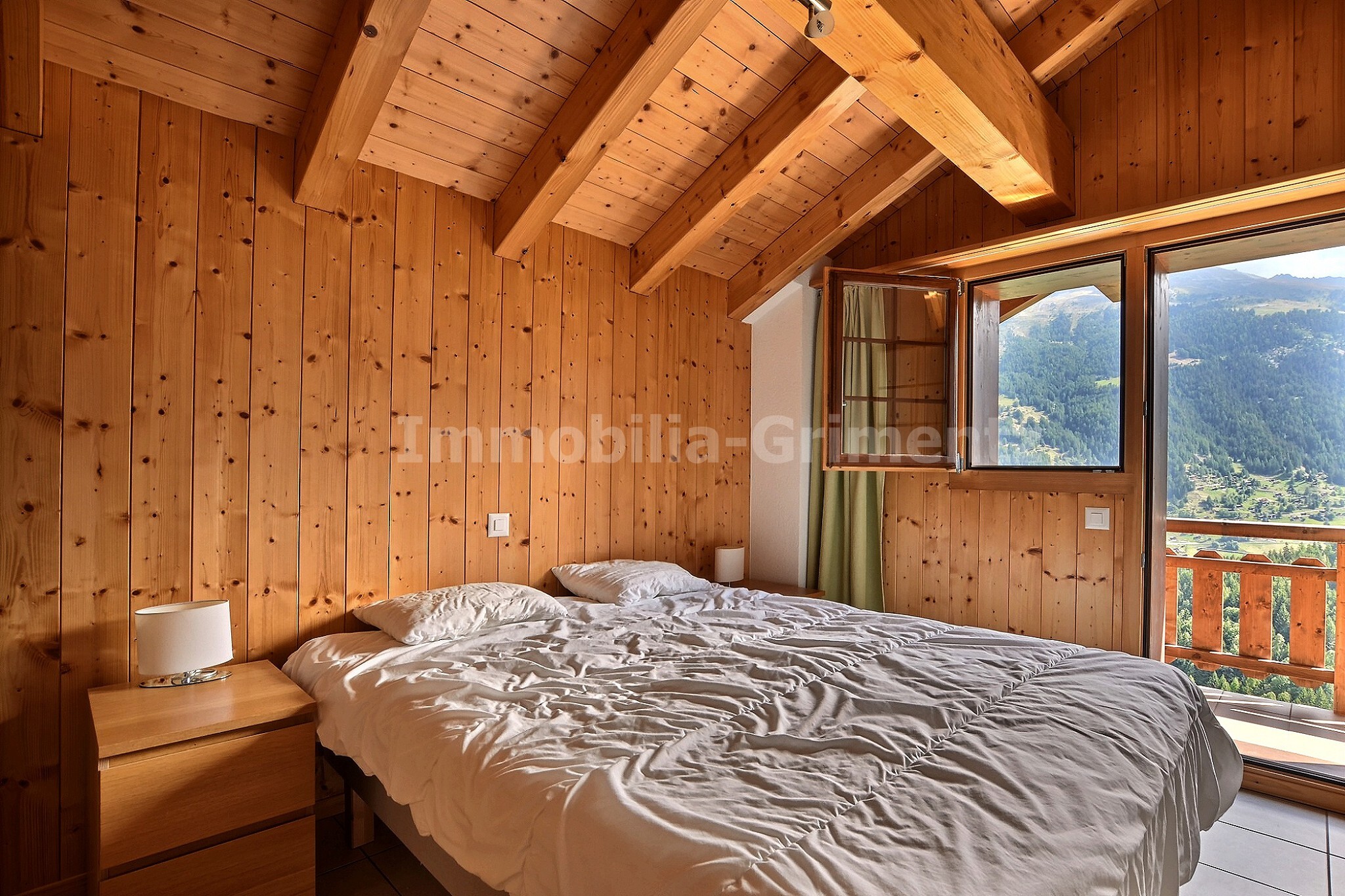 Bedroom 1 with 1 double bed Bedroom 1 with 1 double bed