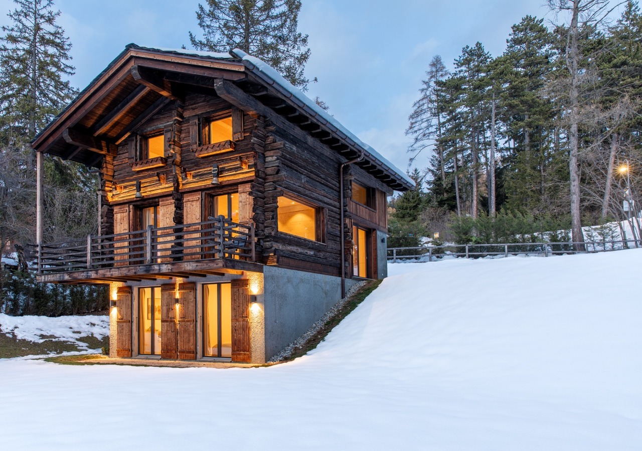Historic Mazot by Mrs Miggins – Full Chalet