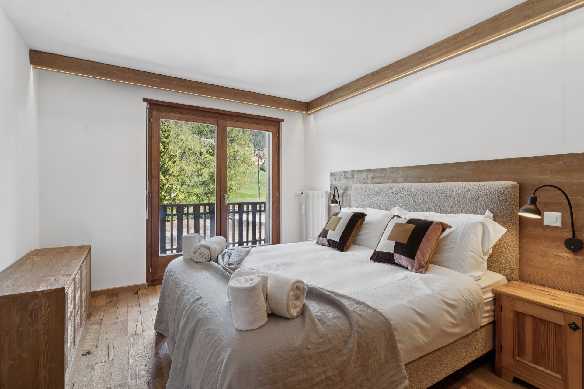 Lake View Retreat by Mrs Miggins